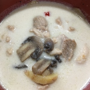 トムカーガイ　鶏肉のココナッツミルクスープ